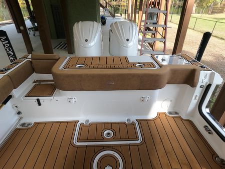 Sea Hunt Gamefish 30 Forward Seating image