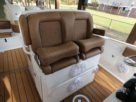 Sea Hunt Gamefish 30 Forward Seating image