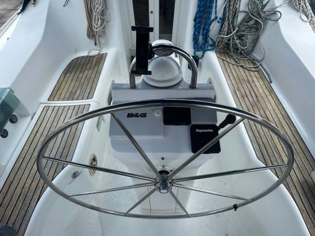 Beneteau 393 image