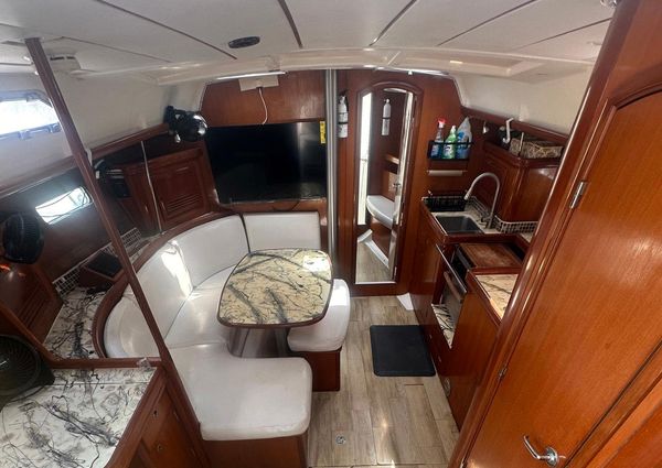 Beneteau 393 image