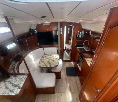 Beneteau 393 image