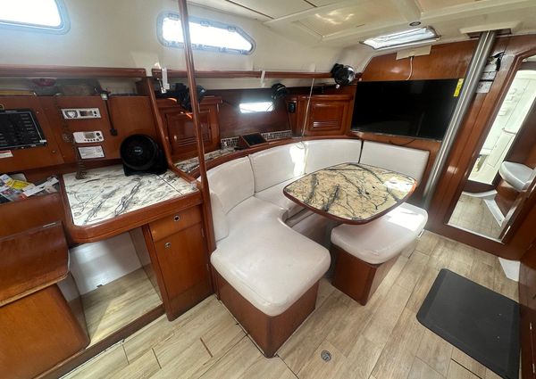 Beneteau 393 image