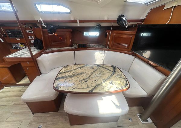 Beneteau 393 image