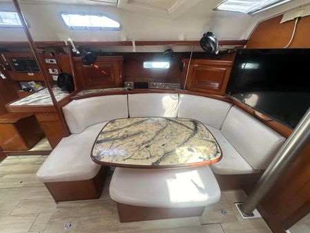 Beneteau 393 image