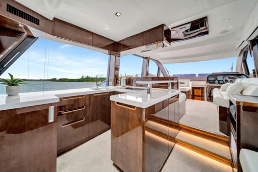 Galeon 500 Fly image