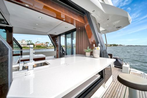 Galeon 500 Fly image