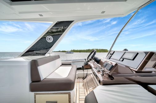 Galeon 500 Fly image