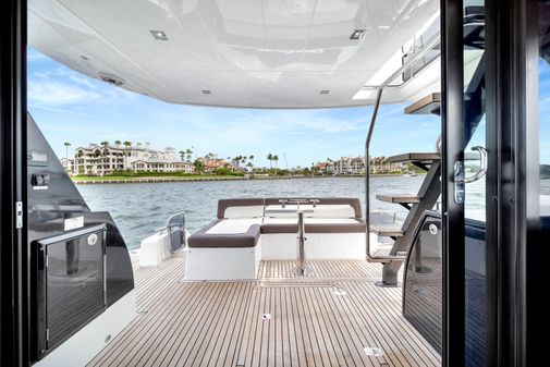 Galeon 500 Fly image