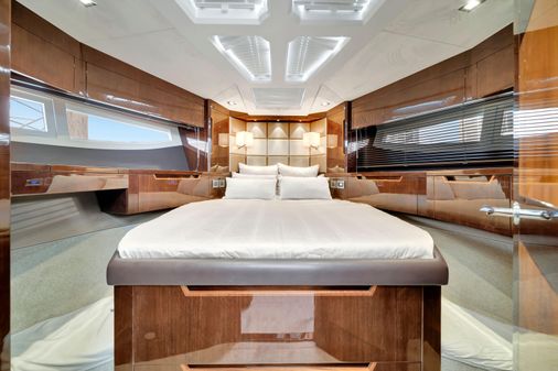 Galeon 500 Fly image