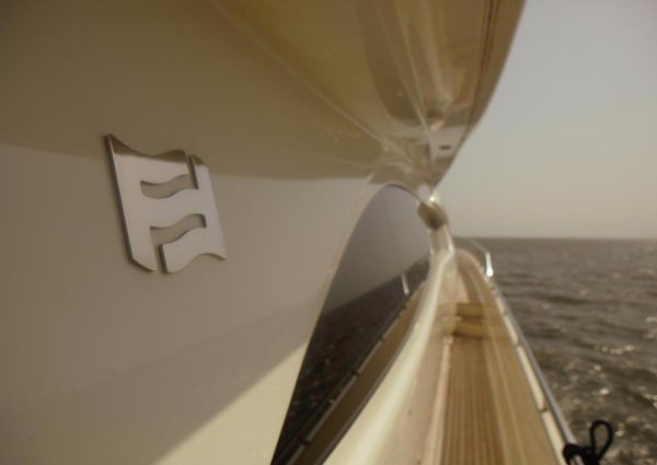 Ferretti-yachts 881 image