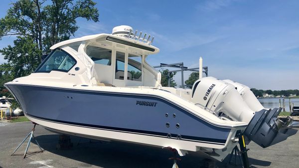 Pursuit 326 DC