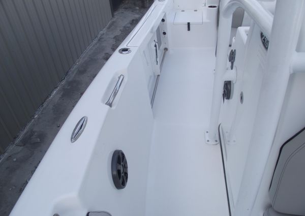 Sea-pro 219-CENTER-CONSOLE image