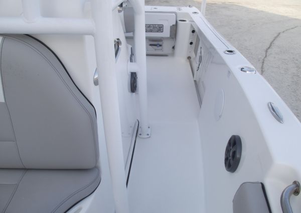 Sea-pro 219-CENTER-CONSOLE image