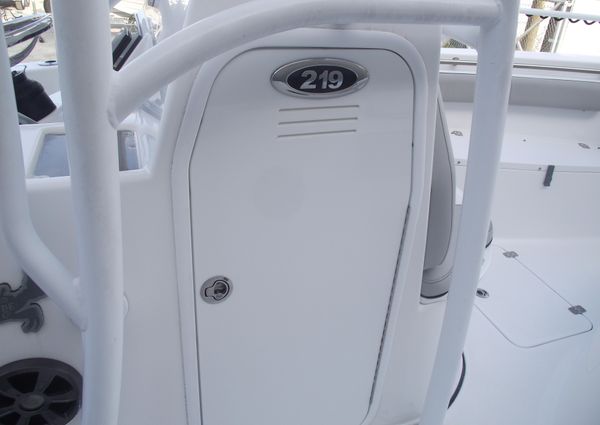 Sea-pro 219-CENTER-CONSOLE image