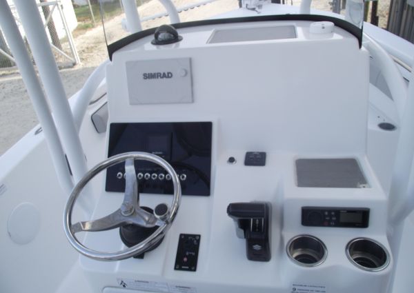 Sea-pro 219-CENTER-CONSOLE image