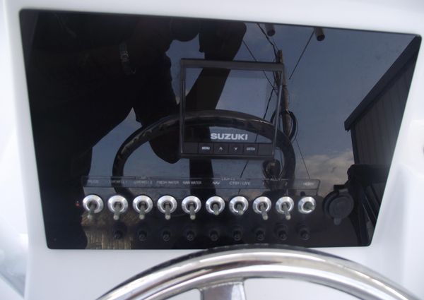 Sea-pro 219-CENTER-CONSOLE image