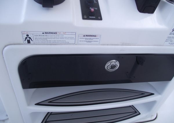 Sea-pro 219-CENTER-CONSOLE image