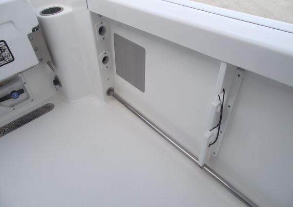 Sea-pro 219-CENTER-CONSOLE image