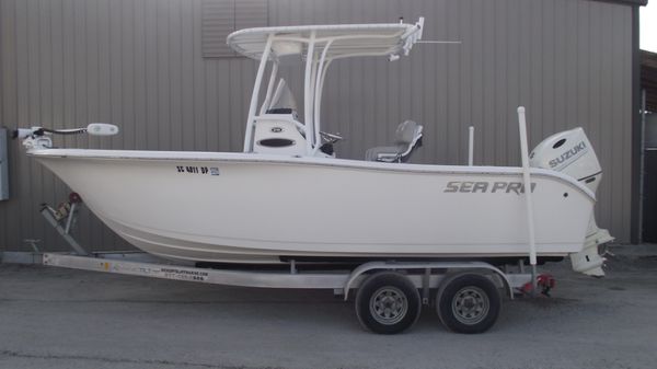 Sea Pro 219 Center Console 