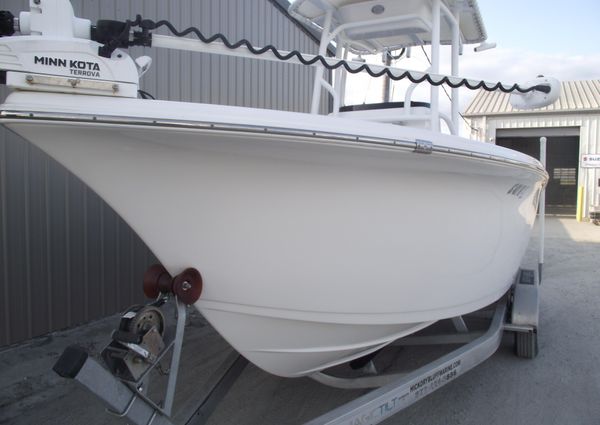 Sea-pro 219-CENTER-CONSOLE image