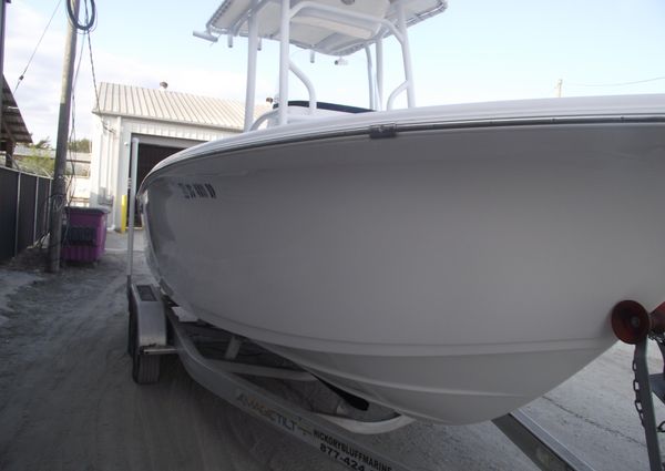 Sea-pro 219-CENTER-CONSOLE image