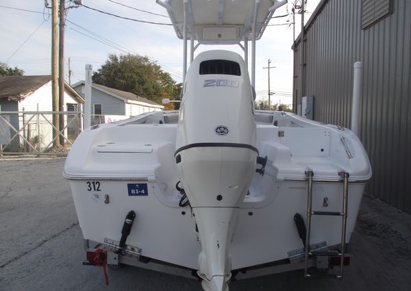 Sea-pro 219-CENTER-CONSOLE image