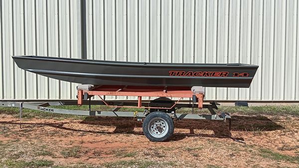 Tracker Grizzly 1436 Utility 