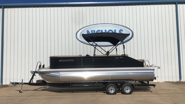 Bennington 22 LSB