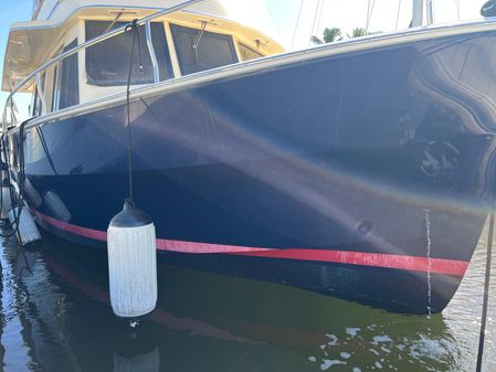 Mainship 400 Trawler image