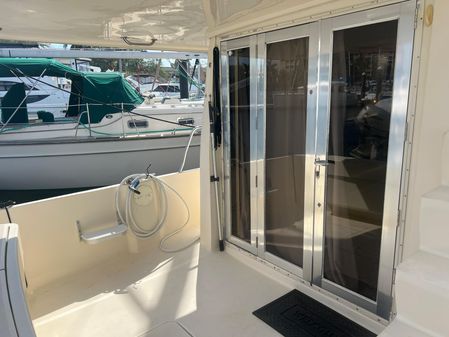 Mainship 400 Trawler image