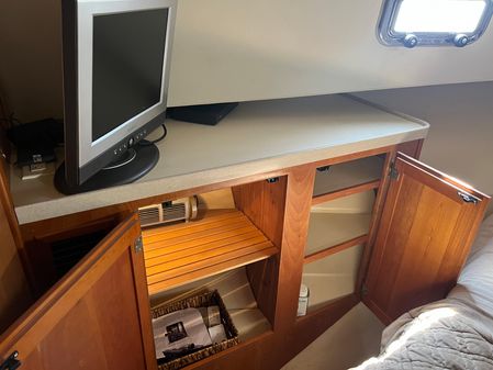 Mainship 400 Trawler image