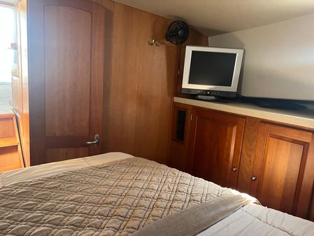 Mainship 400 Trawler image