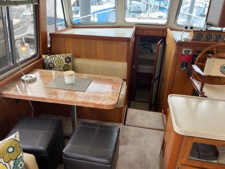 Mainship 400 Trawler image