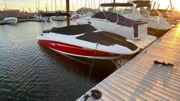 Sea Ray 220 Sundeck 