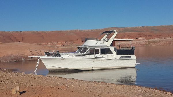 Uniflite Aft Cabin image