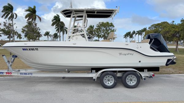 Bayliner Trophy T22CC 