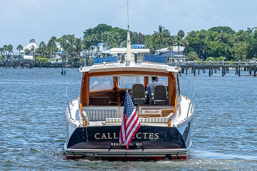 Hinckley Talaria 43 Motoryacht image