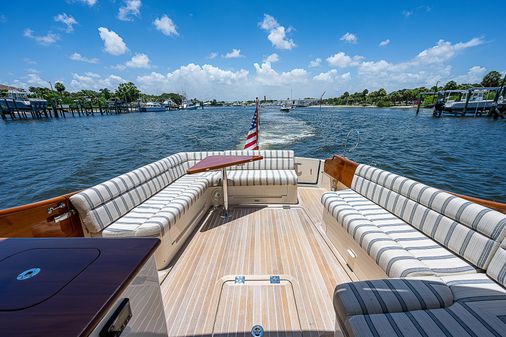 Hinckley Talaria 43 Motoryacht image