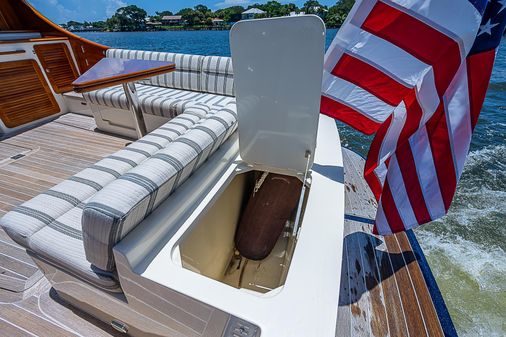 Hinckley Talaria 43 Motoryacht image