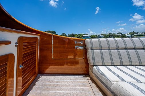 Hinckley Talaria 43 Motoryacht image