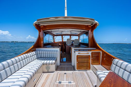 Hinckley Talaria 43 Motoryacht image