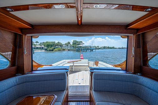 Hinckley Talaria 43 Motoryacht image