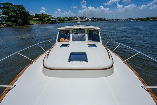 Hinckley Talaria 43 Motoryacht image