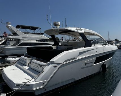 Cruisers Yachts 390 Express image