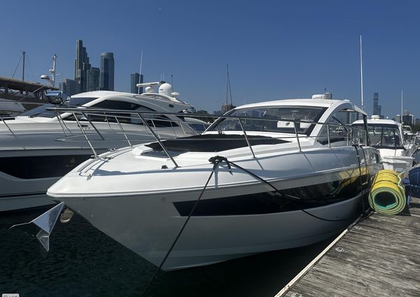 Cruisers Yachts 390 Express image