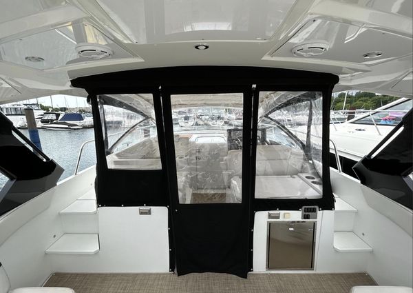 Cruisers Yachts 390 Express image