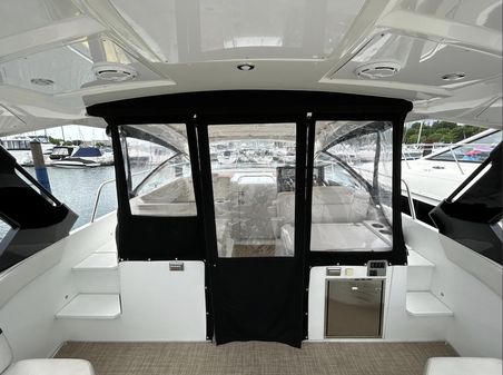 Cruisers Yachts 390 Express image