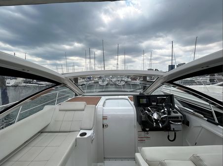 Cruisers Yachts 390 Express image