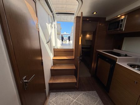 Cruisers Yachts 390 Express image