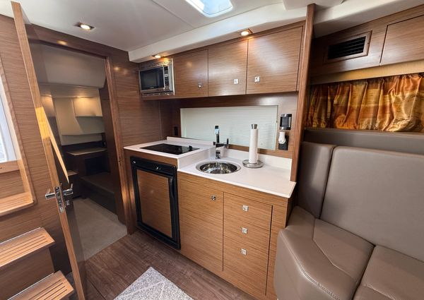 Cruisers Yachts 390 Express image